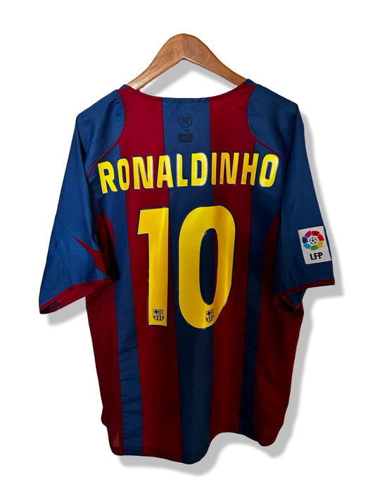 FC Barcelona 2004-05 Home Shirt, #10 Ronaldinho - M