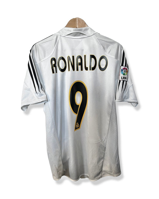 Real Madrid 2004-05 Home Shirt, #9 Ronaldo Nazario - S